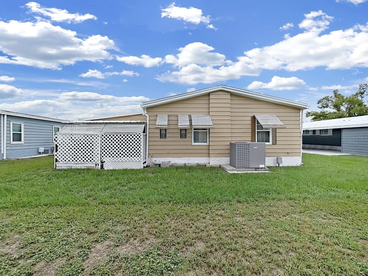 5083 LODGEWOOD DR — photo 4 of 42