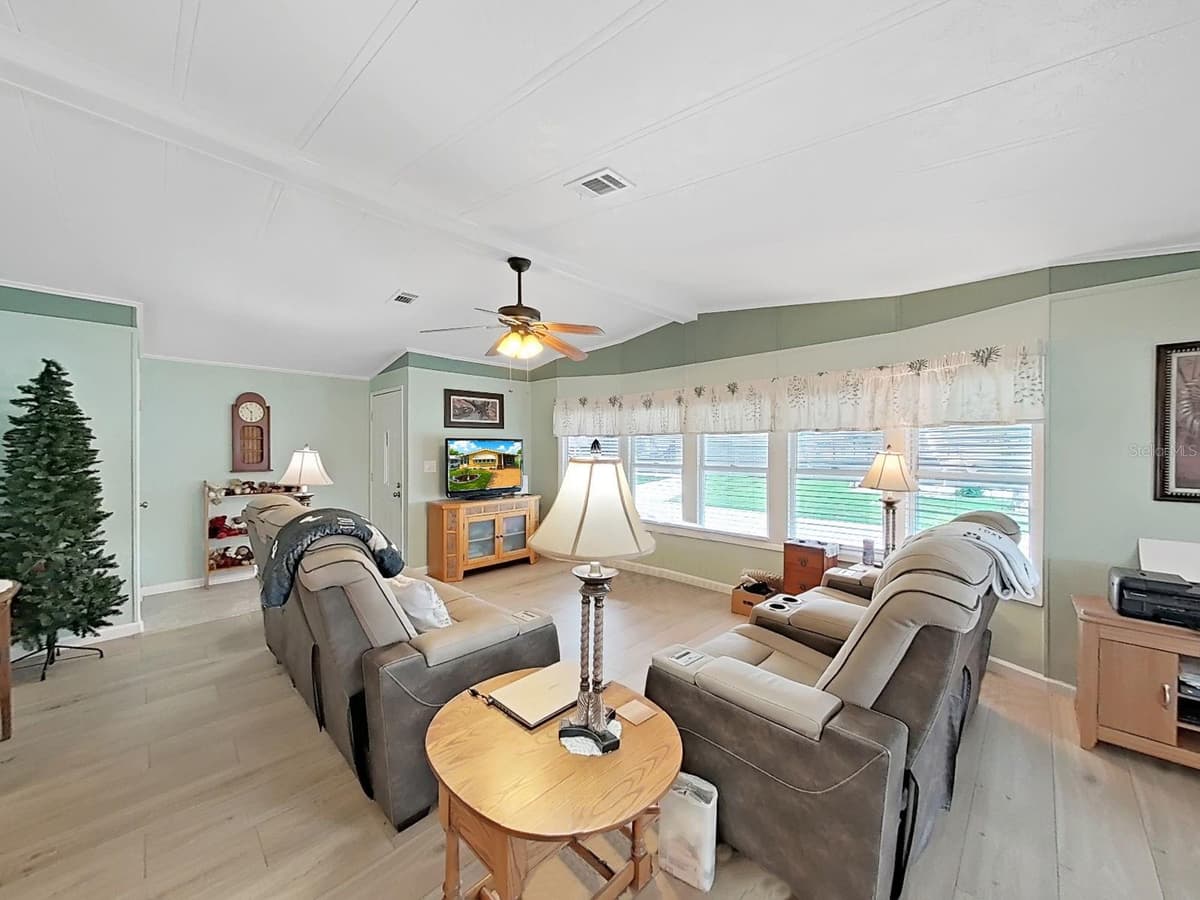 5083 LODGEWOOD DR — photo 12 of 42