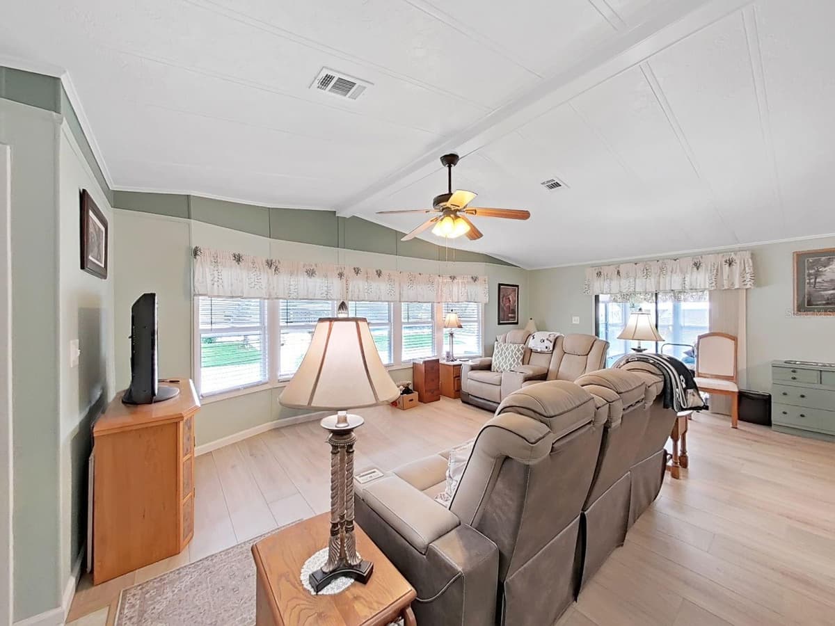 5083 LODGEWOOD DR — photo 11 of 42
