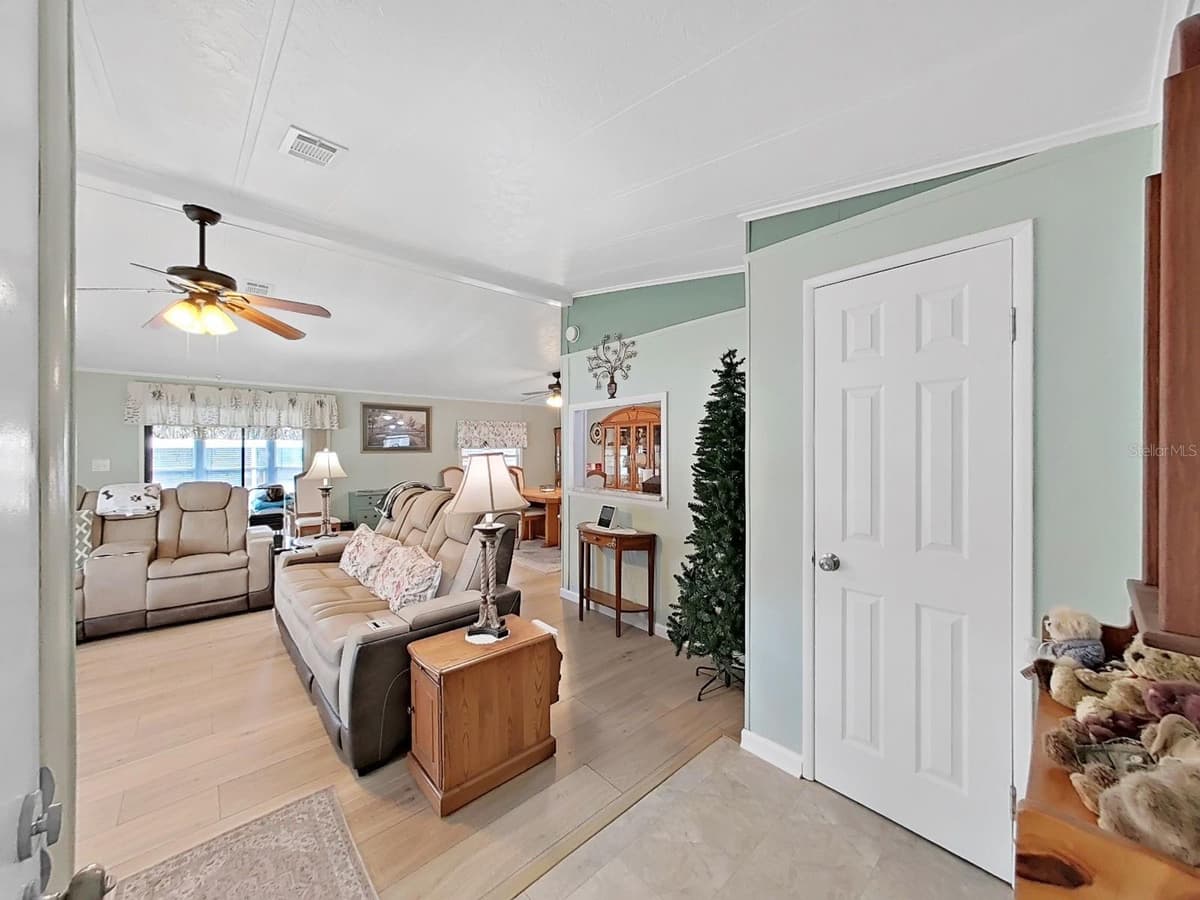 5083 LODGEWOOD DR — photo 10 of 42