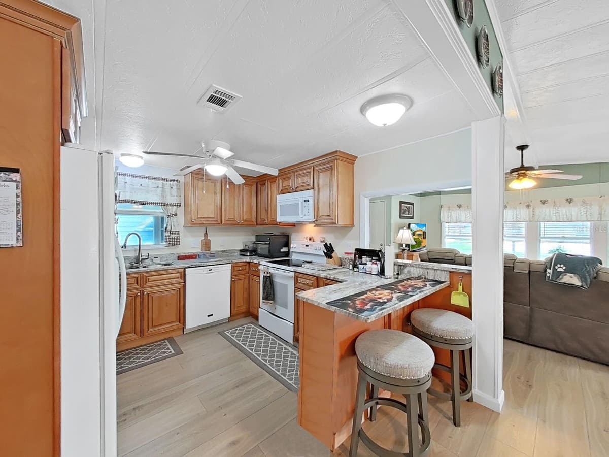 5083 LODGEWOOD DR — photo 18 of 42