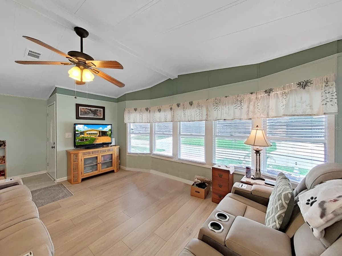 5083 LODGEWOOD DR — photo 13 of 42