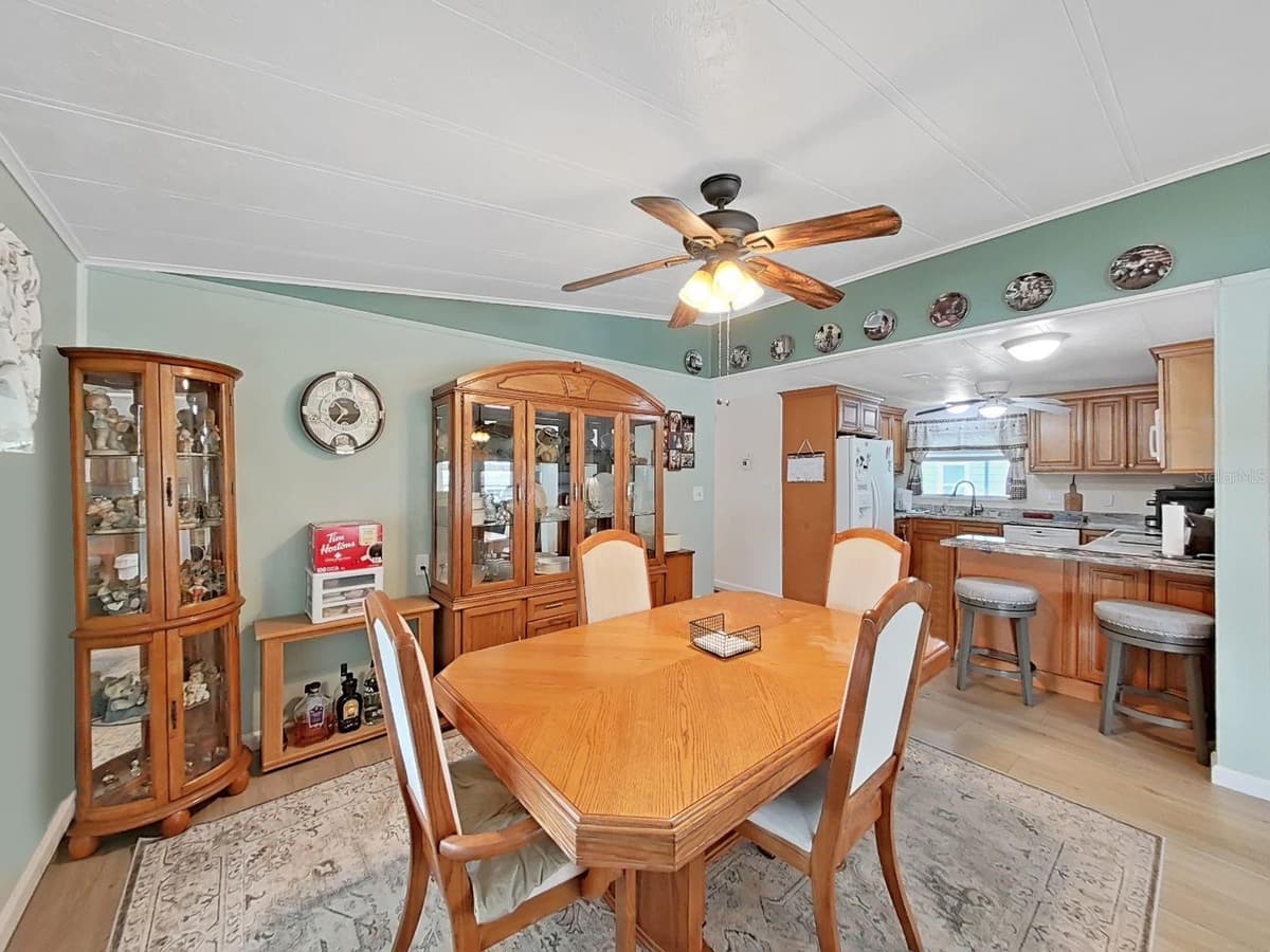 5083 LODGEWOOD DR — photo 15 of 42