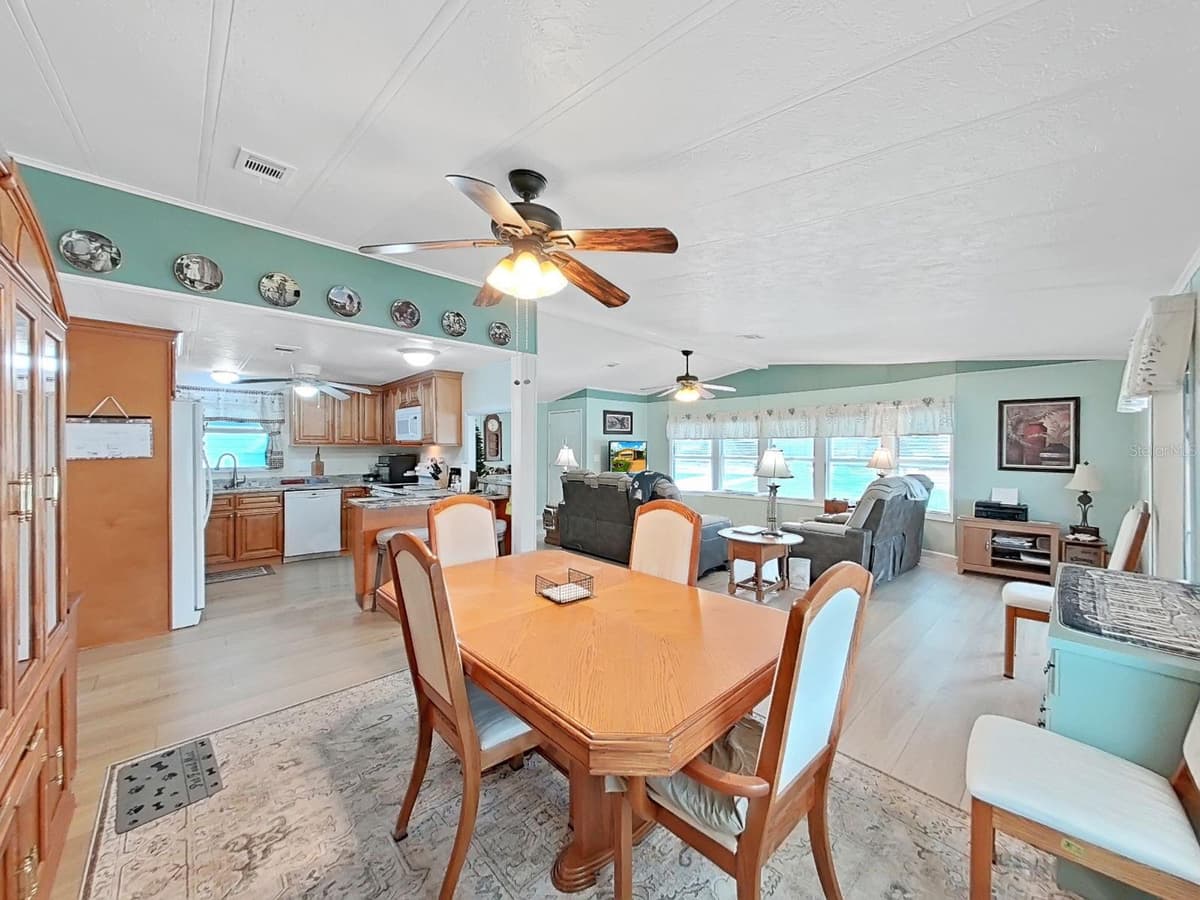 5083 LODGEWOOD DR — photo 17 of 42