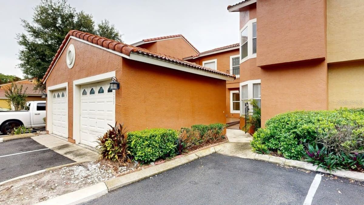 1009 CASA DEL SOL CIRCLE — photo 3 of 40