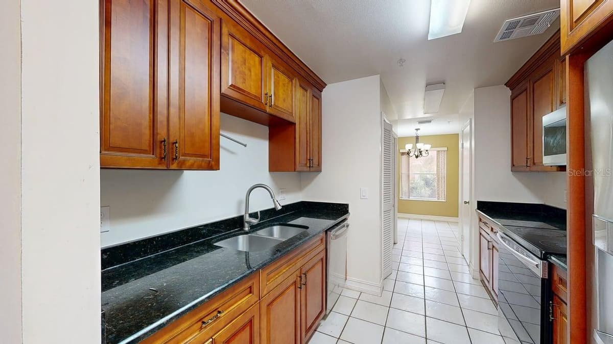 1009 CASA DEL SOL CIRCLE — photo 13 of 40