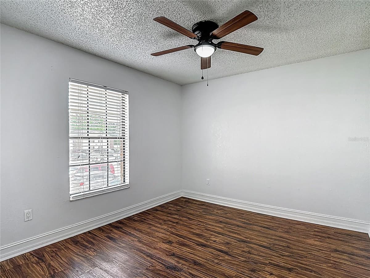 21032 VOYAGER BLVD — photo 15 of 28