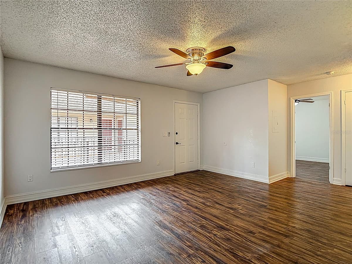 21032 VOYAGER BLVD — photo 8 of 28