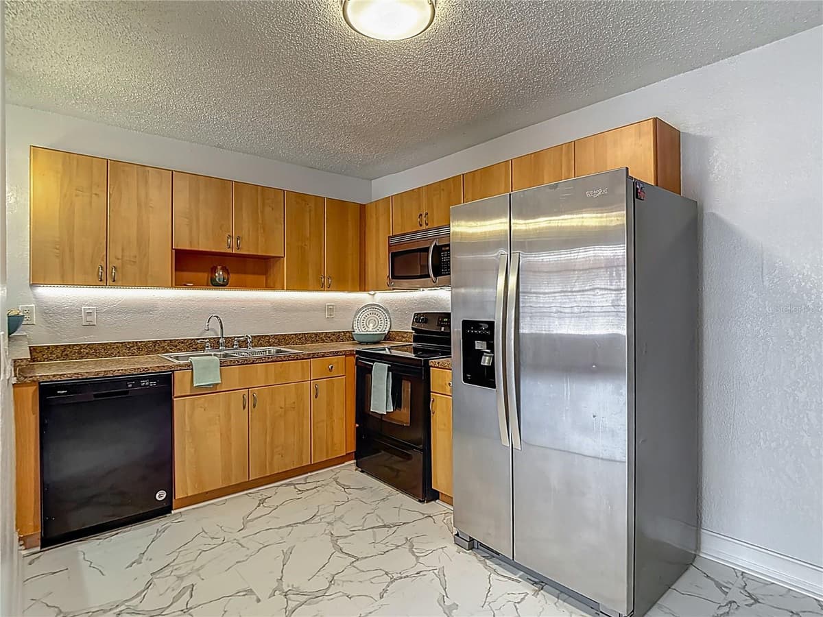 21032 VOYAGER BLVD — photo 12 of 28