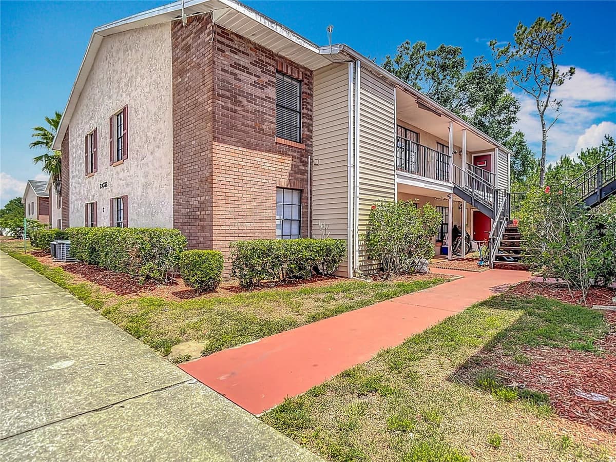 21032 VOYAGER BLVD — photo 3 of 28