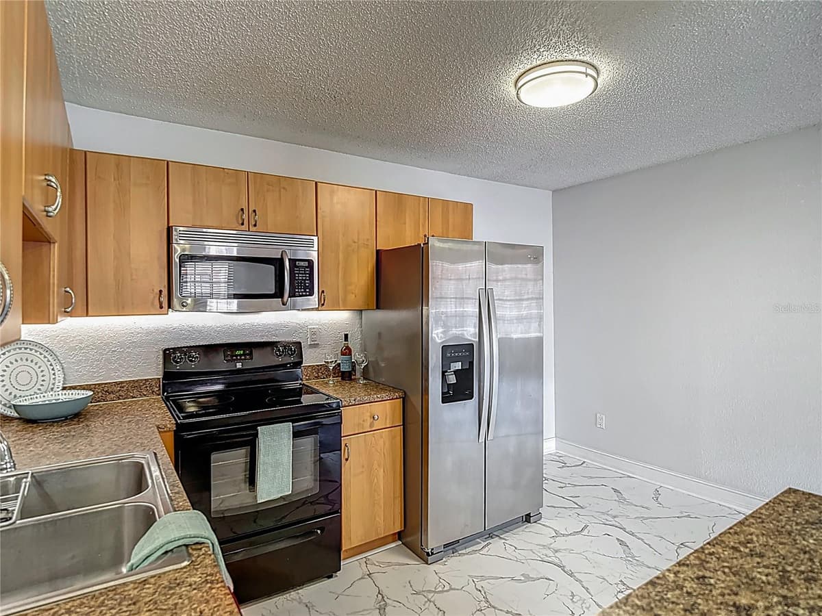 21032 VOYAGER BLVD — photo 11 of 28