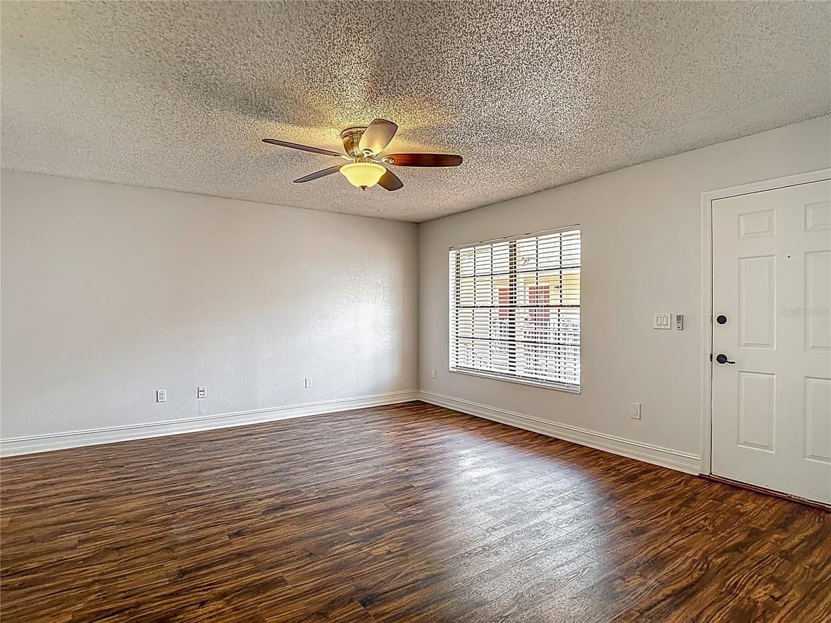 21032 VOYAGER BLVD — photo 7 of 28