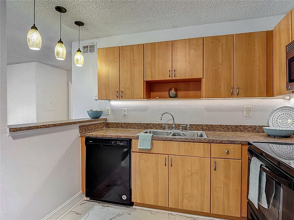 21032 VOYAGER BLVD — photo 13 of 28