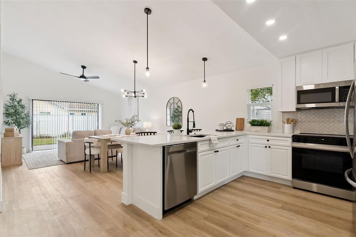 13132 PHOENIX WOODS LANE — photo 9 of 33
