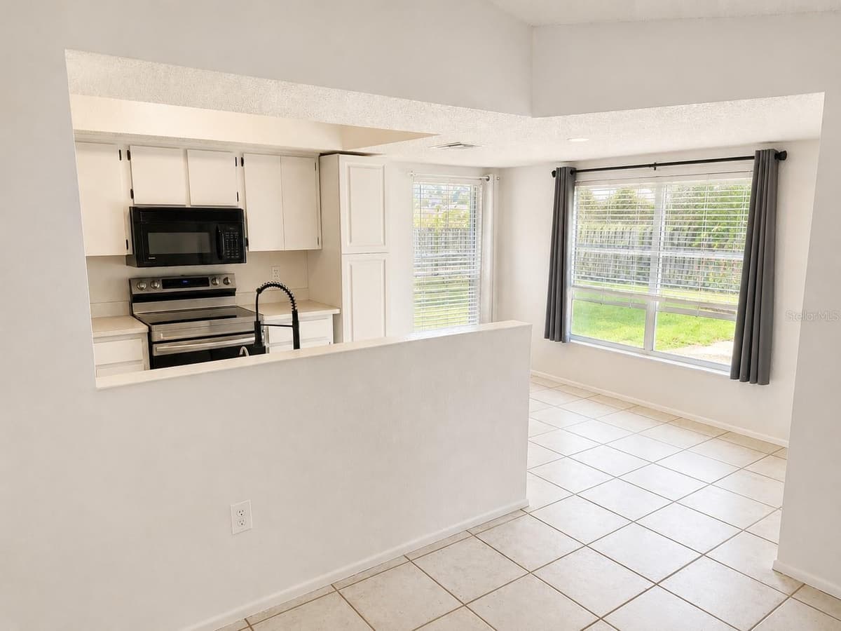 7330 FAIRWOOD AVENUE — photo 10 of 26