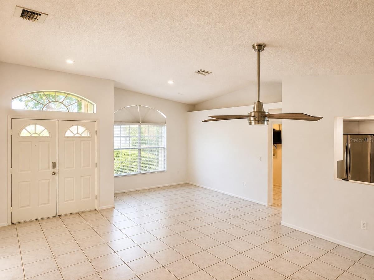7330 FAIRWOOD AVENUE — photo 8 of 26