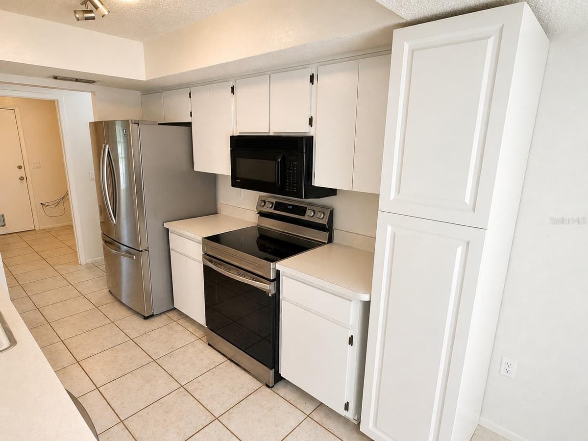7330 FAIRWOOD AVENUE — photo 13 of 26