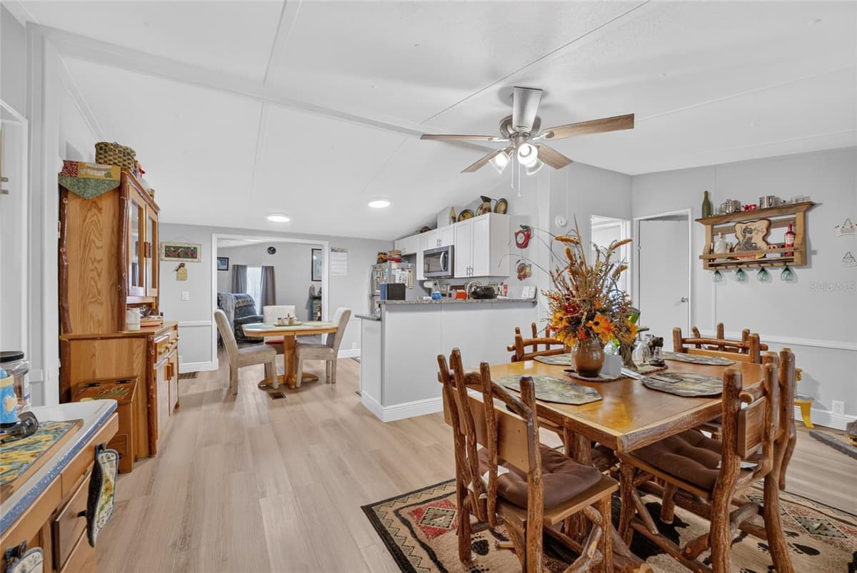 18544 55TH PLACE — photo 11 of 26