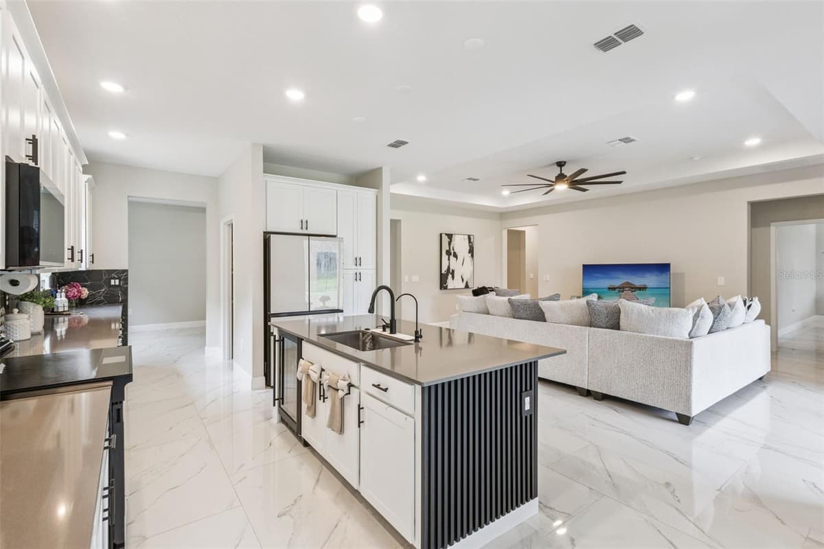 5361 DAGENHAM DRIVE — photo 10 of 91