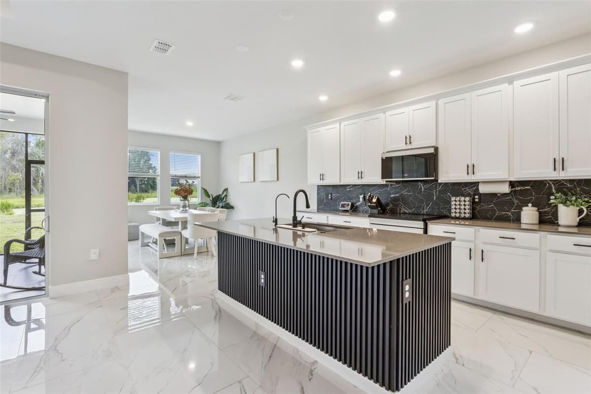 5361 DAGENHAM DRIVE — photo 14 of 91