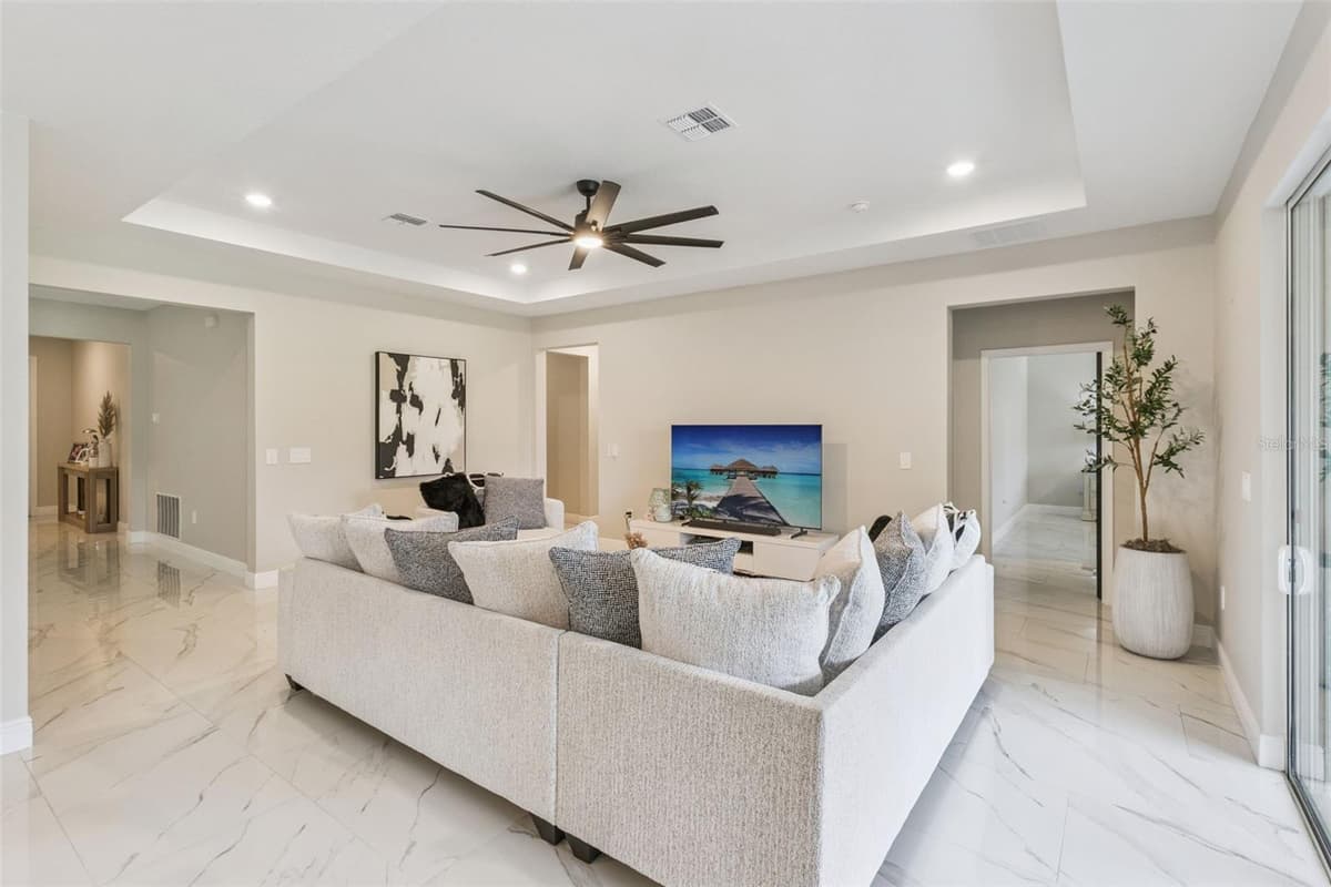 5361 DAGENHAM DRIVE — photo 9 of 91