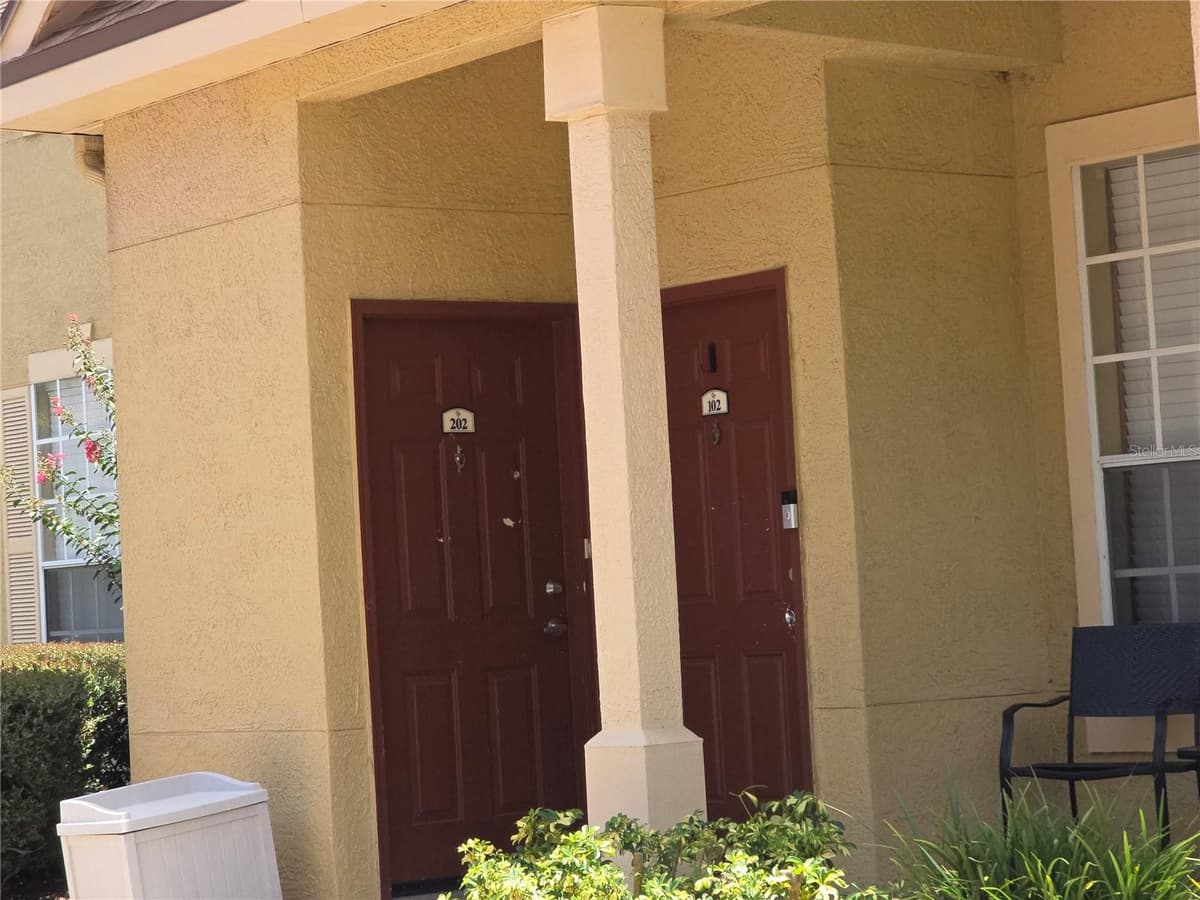 852 GRAND REGENCY POINT — photo 1 of 19
