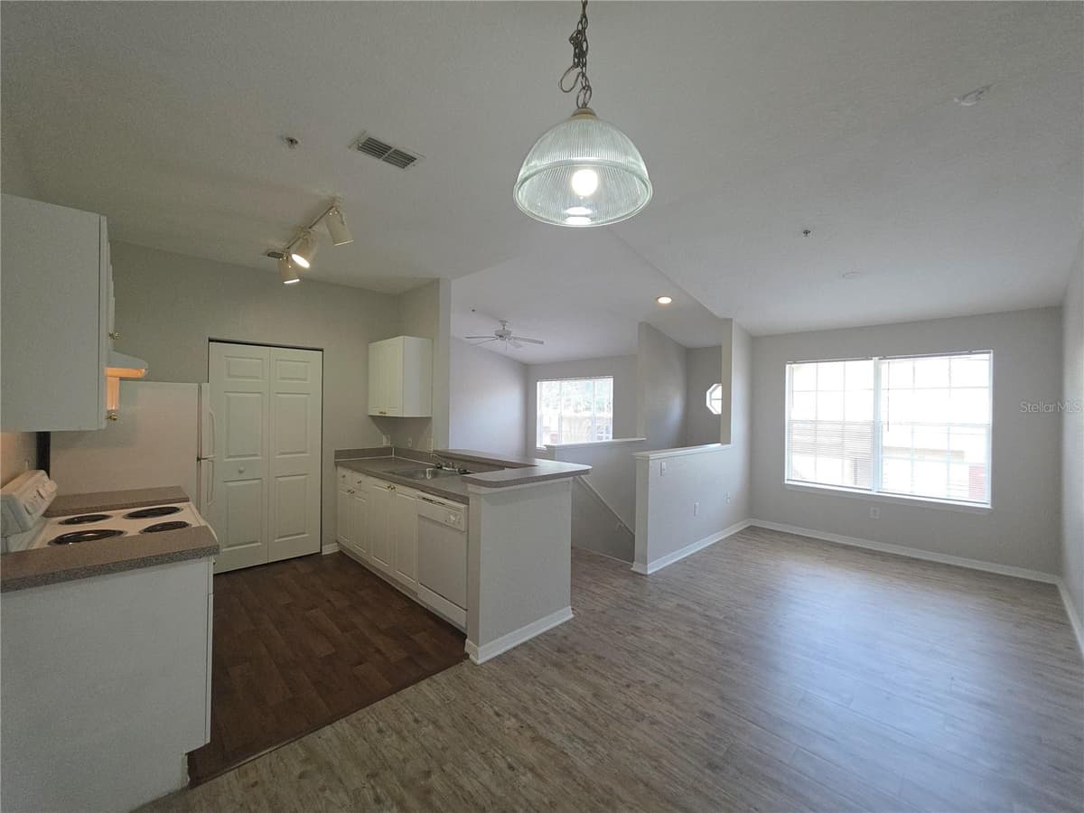 852 GRAND REGENCY POINT — photo 4 of 19