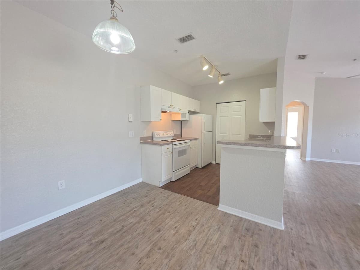 852 GRAND REGENCY POINT — photo 7 of 19