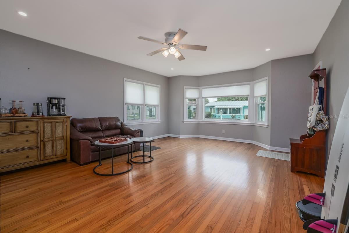 532 HILLSIDE AVENUE — photo 3 of 23