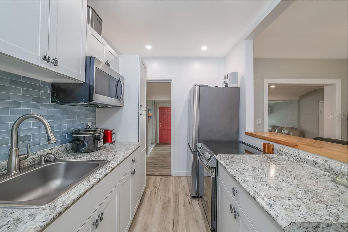 532 HILLSIDE AVENUE — photo 7 of 23