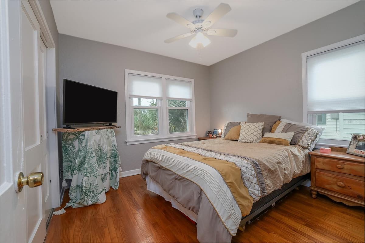 532 HILLSIDE AVENUE — photo 11 of 23