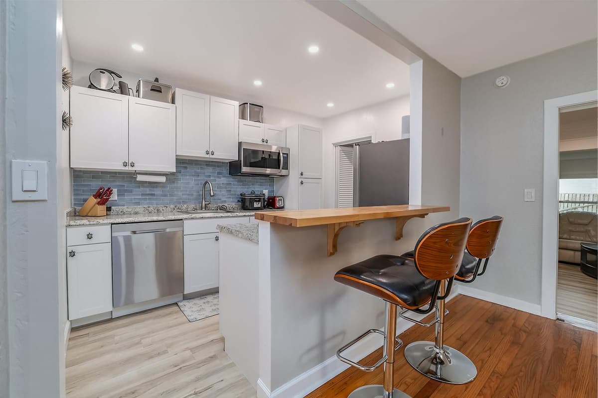 532 HILLSIDE AVENUE — photo 6 of 23