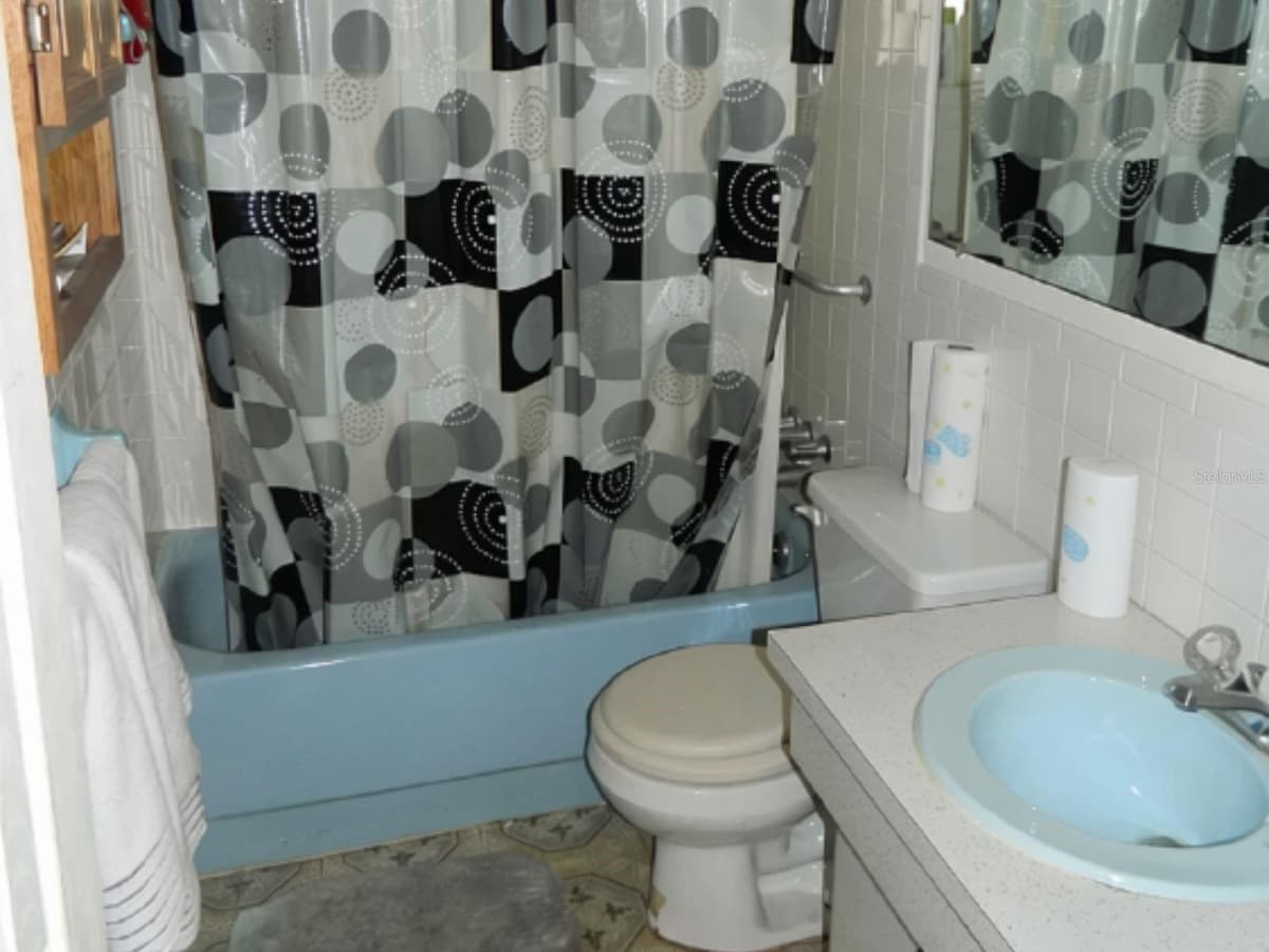 3442 WILTSHIRE DRIVE — photo 7 of 9