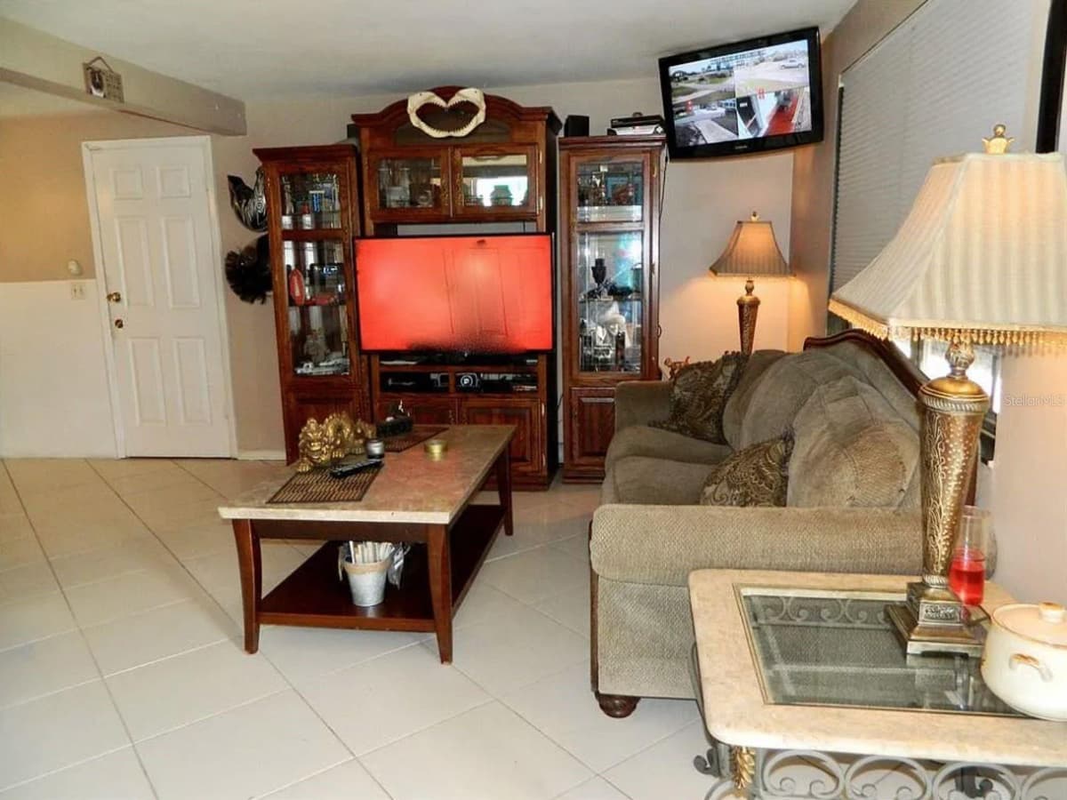 3442 WILTSHIRE DRIVE — photo 4 of 9