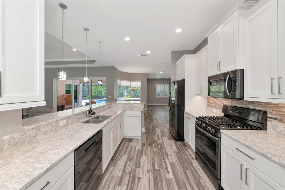 22209 DEER POINTE CROSSING — photo 18 of 37