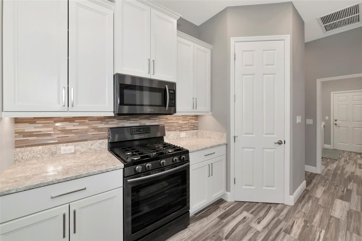 22209 DEER POINTE CROSSING — photo 17 of 37