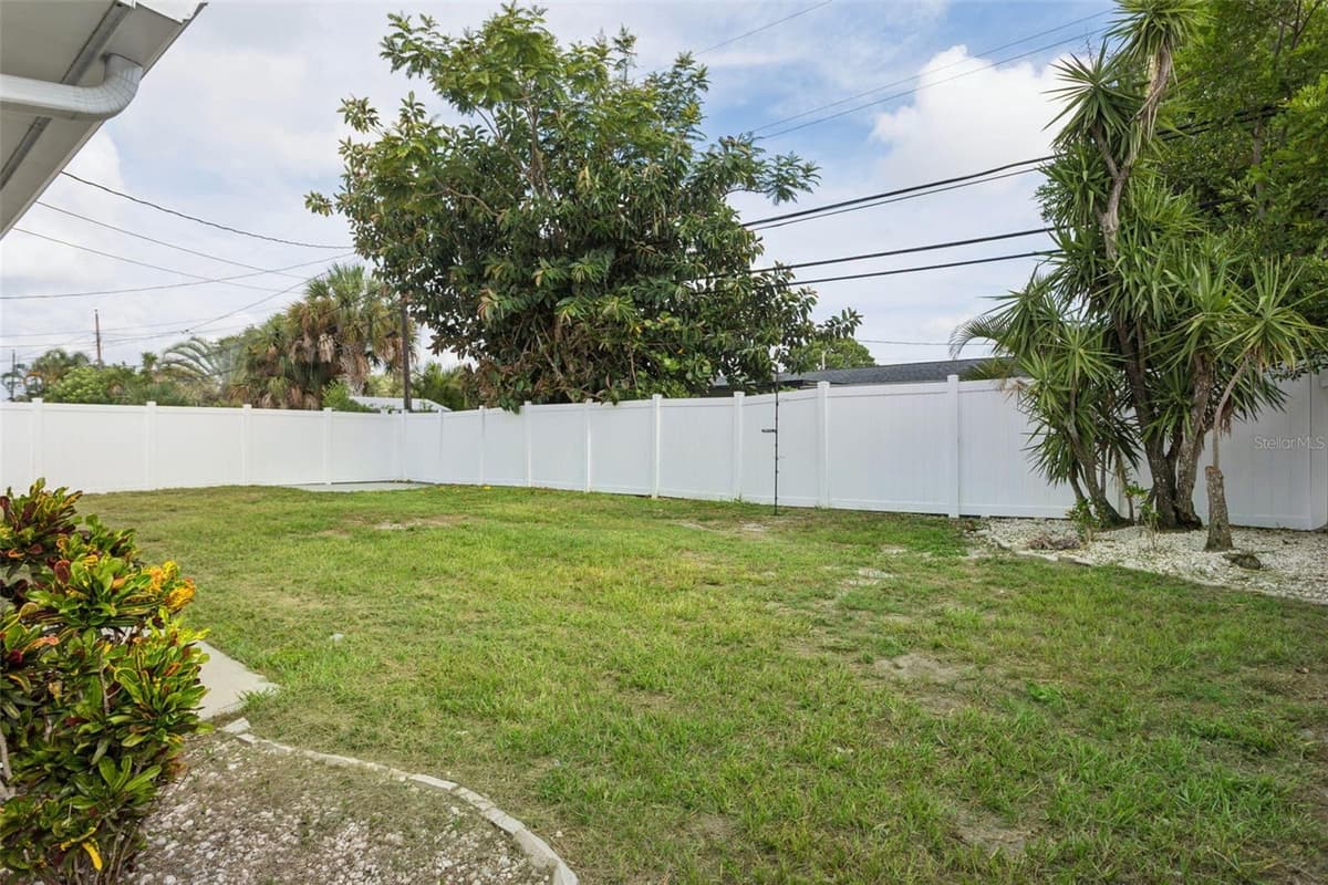 10926 TEMPLE AVENUE — photo 23 of 25