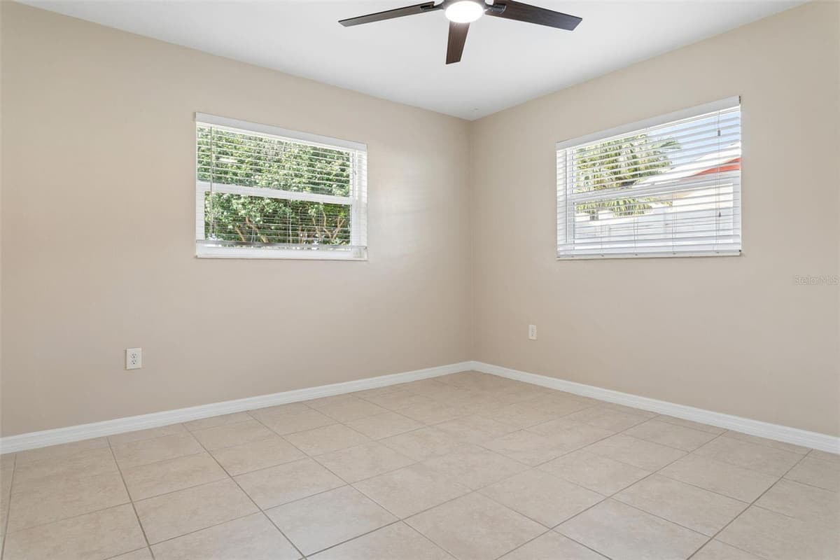 10926 TEMPLE AVENUE — photo 16 of 25