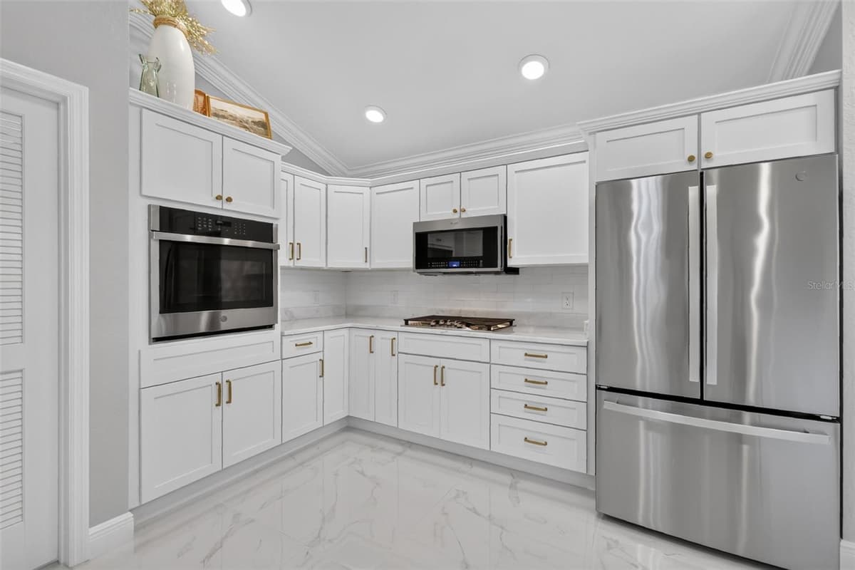 2216 BLACKVILLE DRIVE — photo 9 of 67