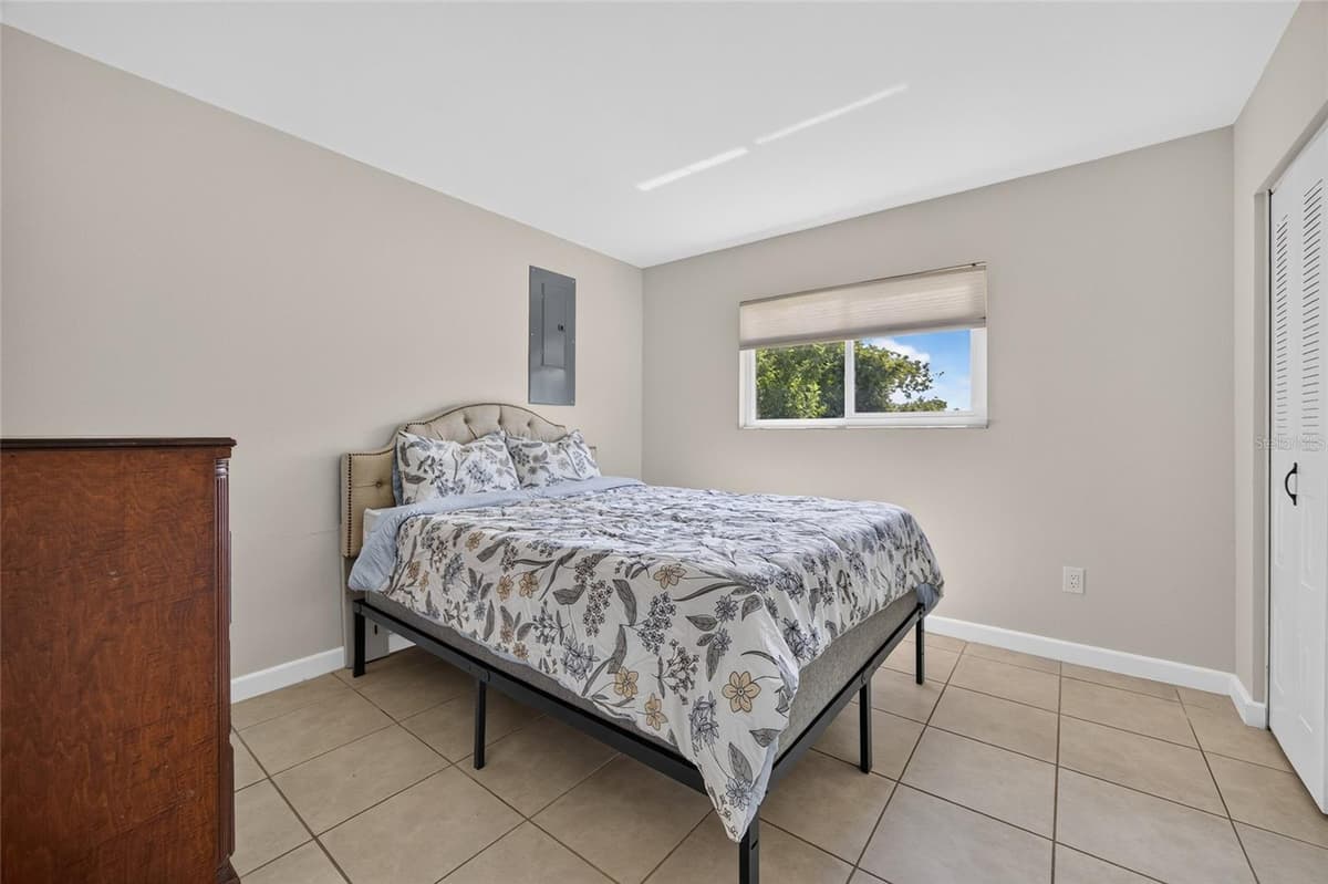 7582 LYNCREST STREET — photo 15 of 35
