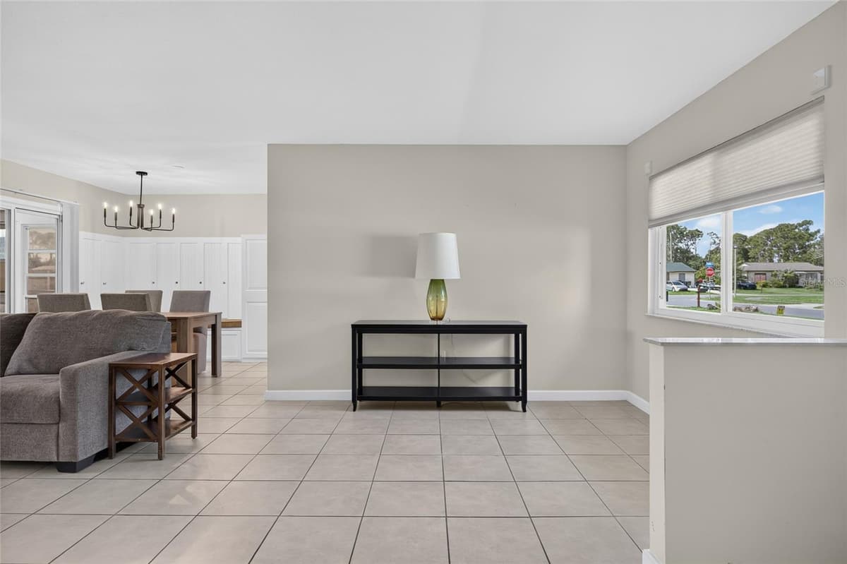 7582 LYNCREST STREET — photo 4 of 35