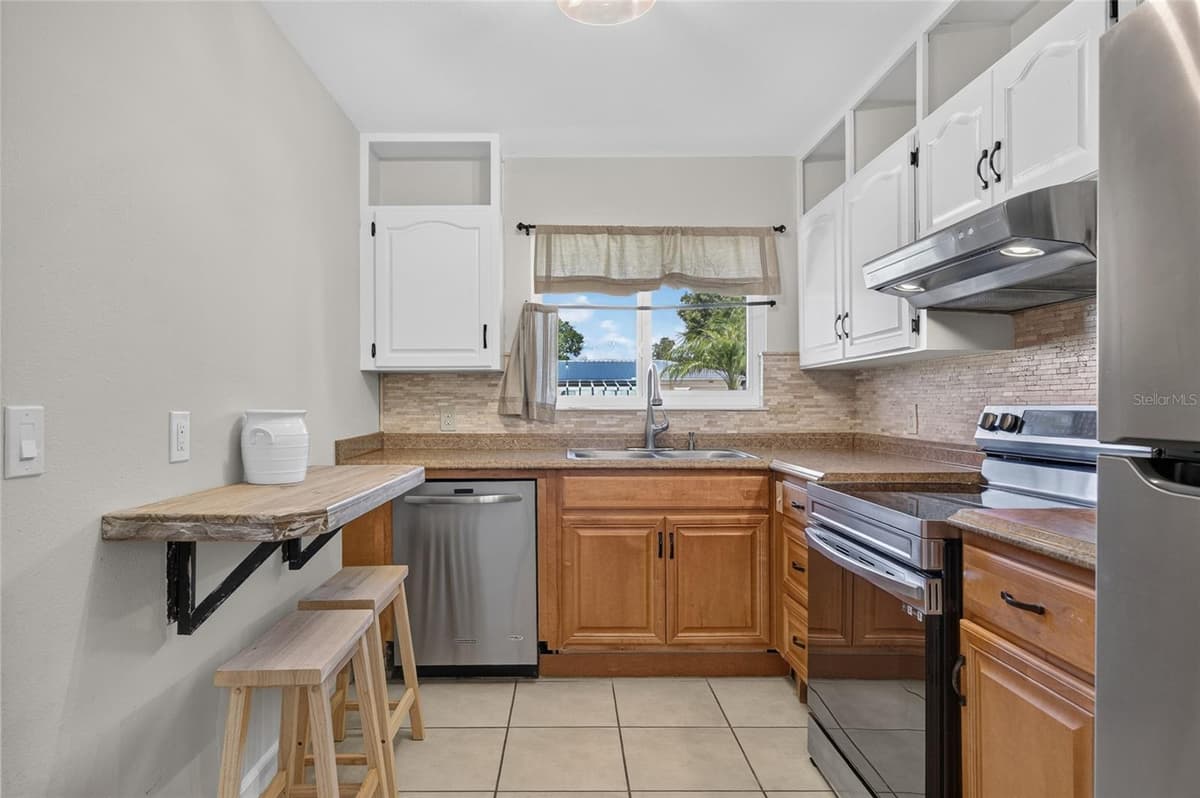 7582 LYNCREST STREET — photo 12 of 35