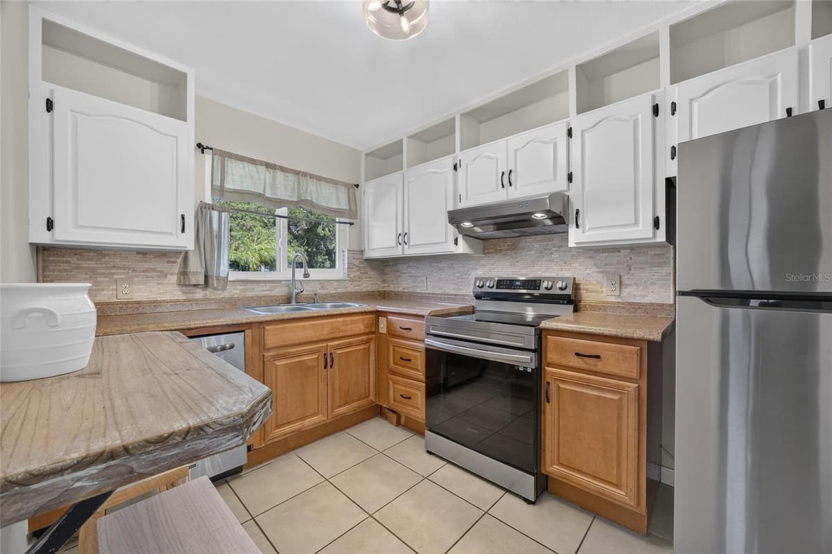 7582 LYNCREST STREET — photo 14 of 35