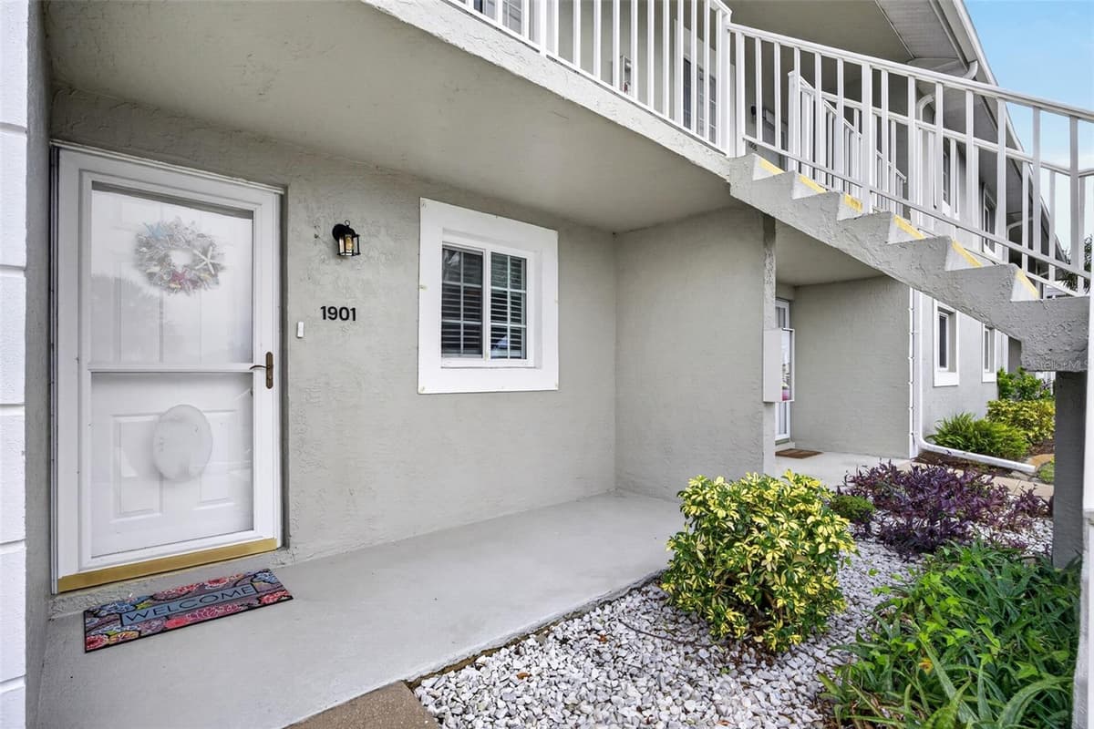 3310 LOVELAND BOULEVARD — photo 3 of 44