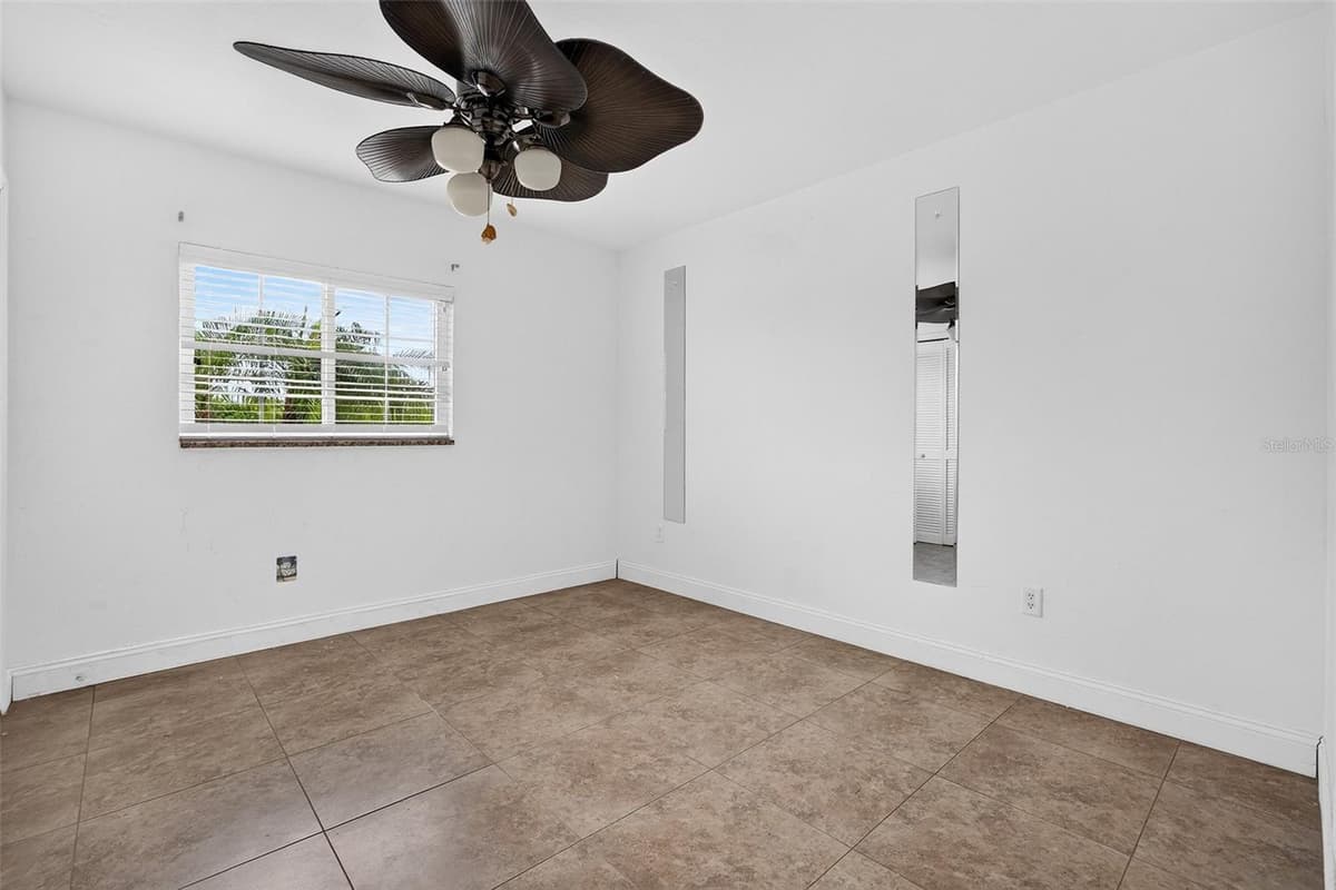 3310 LOVELAND BOULEVARD — photo 21 of 44