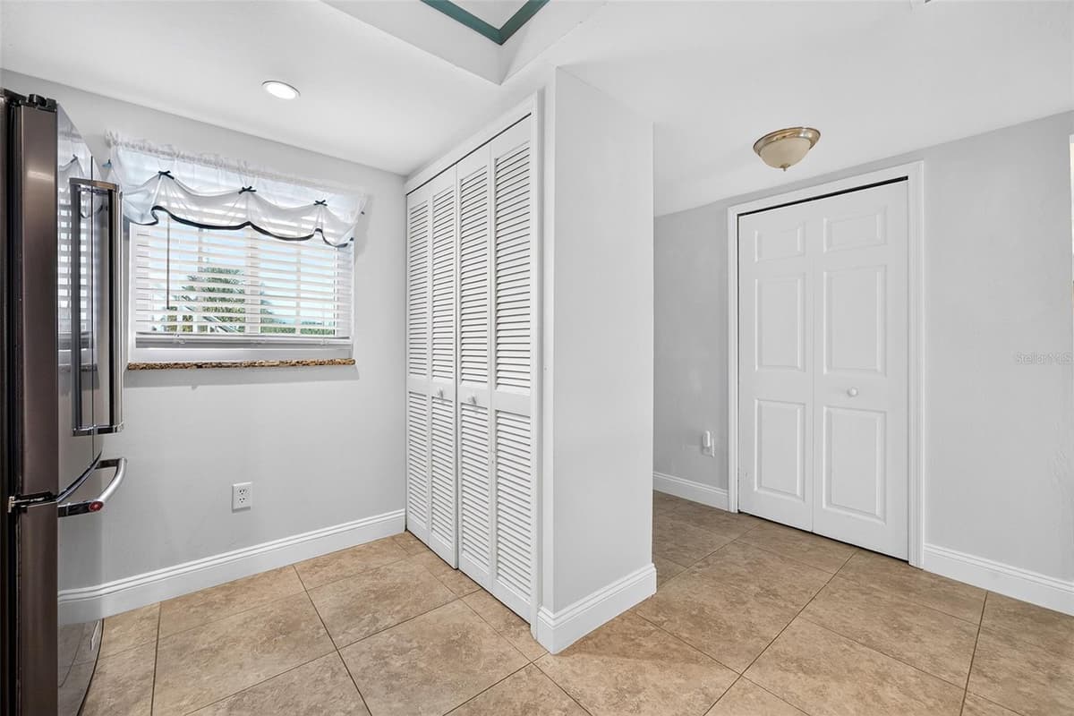 3310 LOVELAND BOULEVARD — photo 8 of 44