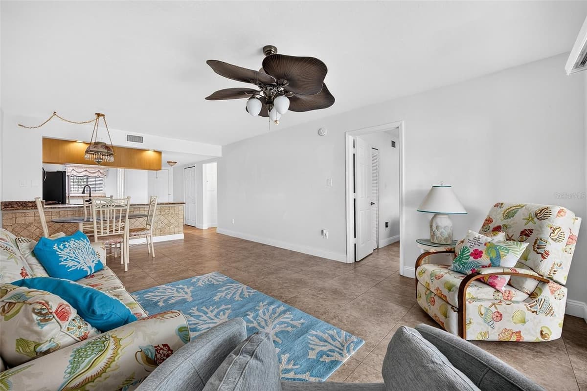 3310 LOVELAND BOULEVARD — photo 16 of 44