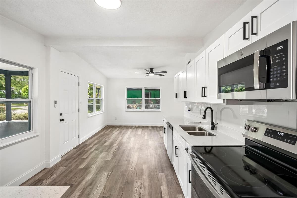806 CITRUS STREET — photo 8 of 28