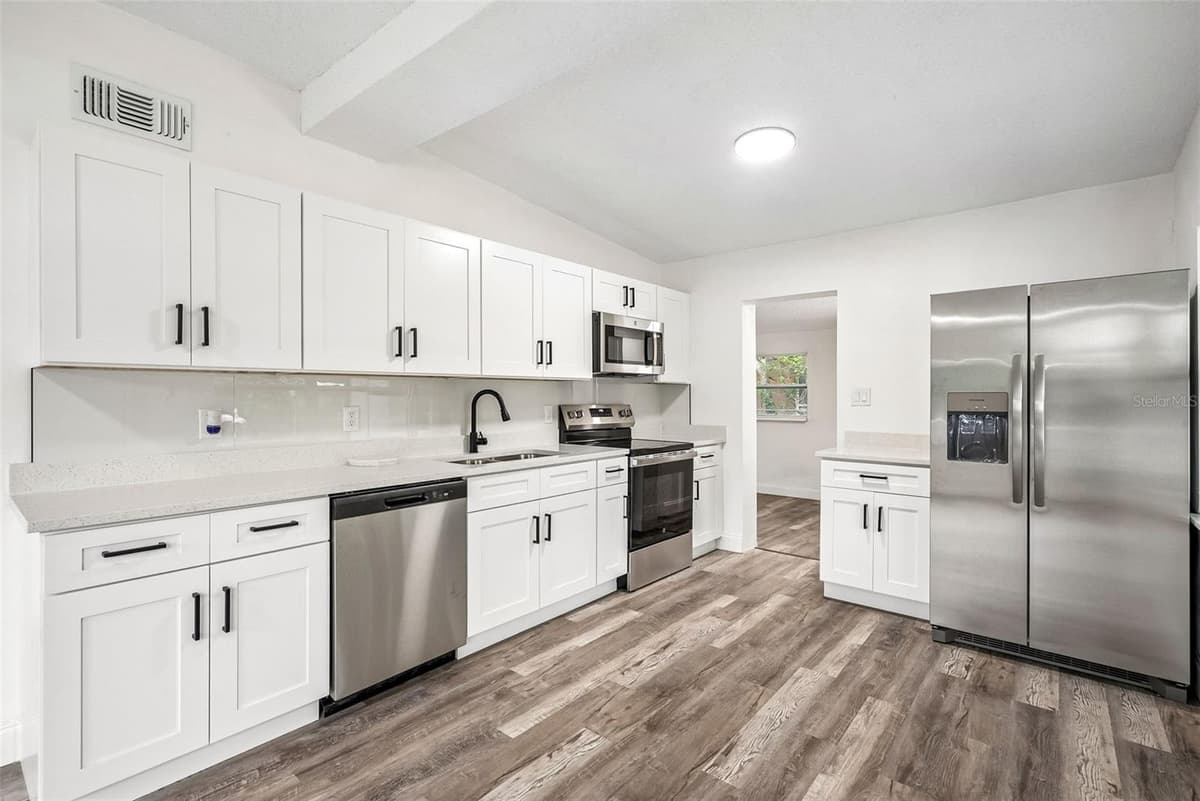 806 CITRUS STREET — photo 9 of 28