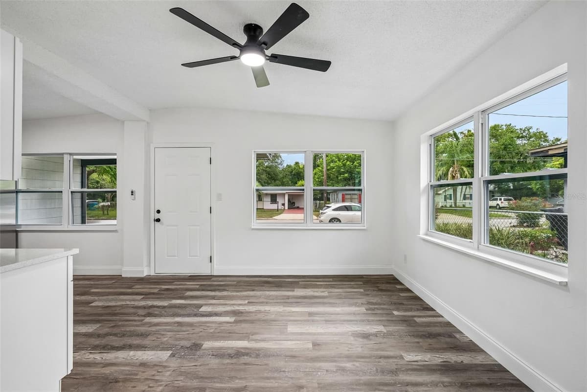 806 CITRUS STREET — photo 3 of 28